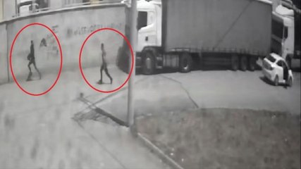 TIR'dan hırsızlık kamerada