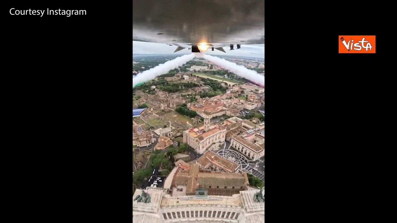 Il sorvolo delle Frecce Tricolori visto da dentro la cabina di pilotaggio