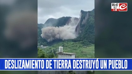 Tremendo video muestra cómo un deslizamiento destruye a un pueblo entero