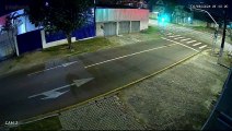 Motociclista fura sinal vermelho e garupa morre na hora após batida contra carro em Curitiba