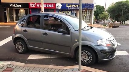 Acidente entre C3 e Honda Biz é registrado no Centro