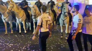 Real Madrid Şampiyonlar Ligi'nde Dani Carvajal'in babası kutlamalara atlı polis olarak katıldı