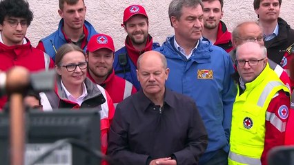 Scholz im Hochwassergebiet in Bayern - Kanzler stellt Hilfe in Aussicht