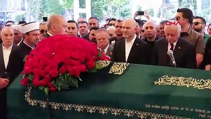 Cumhurbaşkanı Erdoğan, Özer Uçaran Çiller'in tabutuna omuz verdi