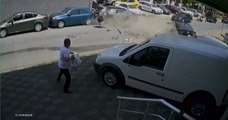 Ataşehir'de 6 otomobilin karıştığı kaza kamerada