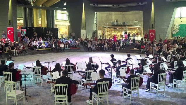 Bursa'da Bilgi Evleri öğrencilerinden yetenek dolu gösteri