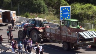 مزارعون إسبان وفرنسيون يسدون الحدود للتأثير على الانتخابات الأوروبية