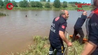 Nehri atla geçmeye çalışırken boğulma tehlikesi geçirdi