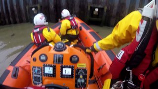 Gravesend RLNI rescues dog from River Thames