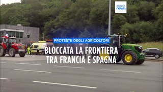 Gli agricoltori protestano: bloccata la frontiera tra Spagna e Francia