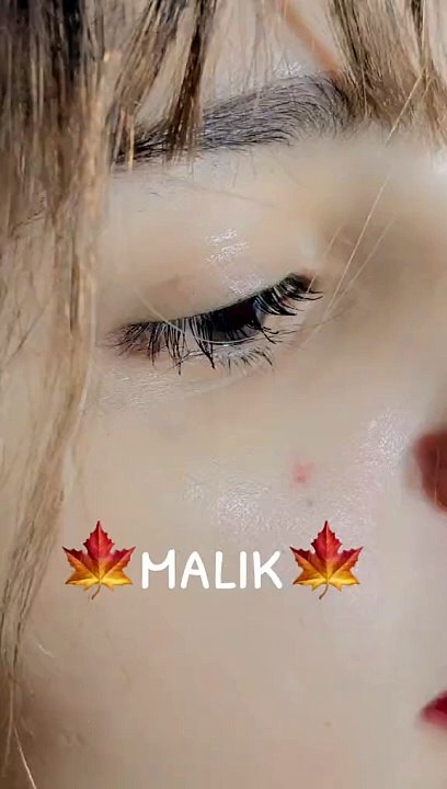 She is sooo cute lips 