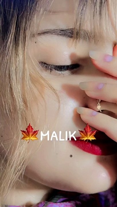 Lovely lipsing girl