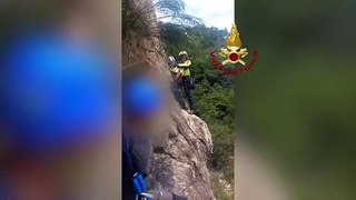 Salvataggio da vertigini: un'escursionista bloccata in parete sulla via ferrata