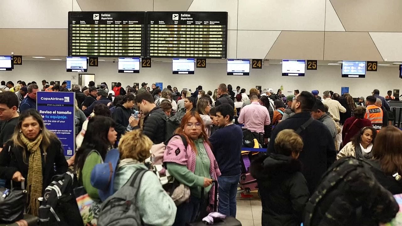 Principal aeroporto do Peru retoma voos após pr...