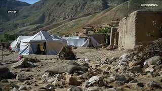 شاهد: عشرات آلاف الأطفال الأفغان يعانون من آثار الفيضانات