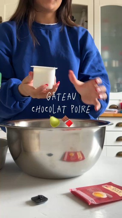 On gait un gâteau chocolat poiré ensemble! 