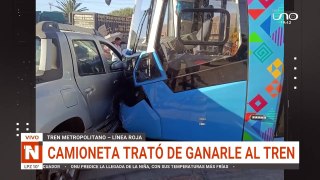 Camioneta impacta contra el Tren Metropolitano, el conductor fue detenido