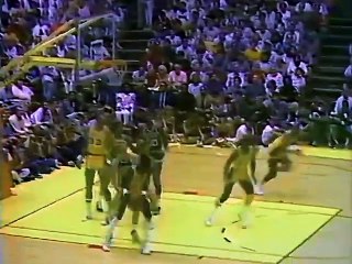 ¿Qué jugador posee el mayor promedio de asistencias en Finales de la NBA?