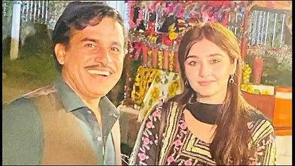 Ishq murshad darama ke bhale adakar ne darafsha salim ko aword show me daitnig ka Keh diya jis par awaam naraz he