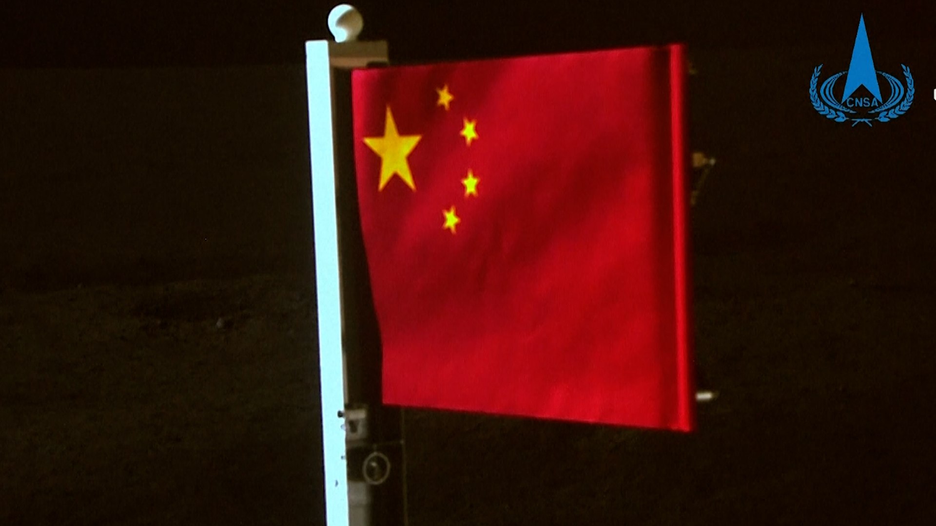 La bandera de China ya "ondea" en la cara oculta de la Luna