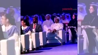Katar Emiri kızının mezuniyet töreninde protokolde yer almayarak veliler arasında oturdu