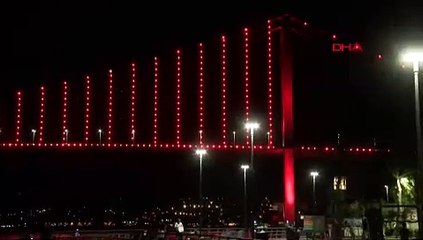 İstanbul'da köprüler sarı-kırmızı renge büründü