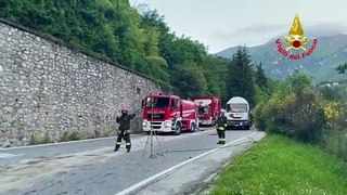 Lecco, cisterna con 4mila litri di Gpl si ribalta: riaperta la vecchia Lecco - Ballabio