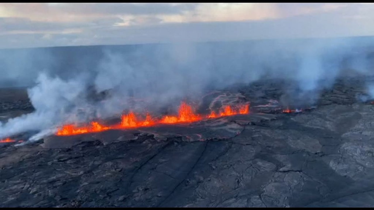 Le immagini aeree del vulcano Kilauea in eruzione