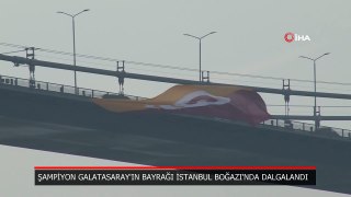 Şampiyon Galatasaray’ın bayrağı İstanbul Boğazı’nda dalgalandı