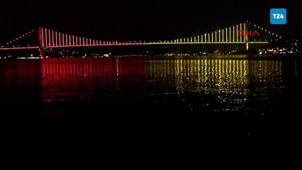 İstanbul'un köprüleri sarı-kırmızı 