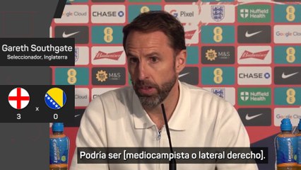 Southgate, sobre Alexander-Arnold: "Puede sernos útil como lateral o mediocampista"
