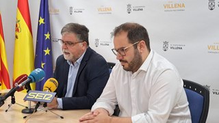 Fulgencio Cerdán, alcalde de Villena, y Javier Mtnez, concejal de urbanismo, en Radio Villena SER