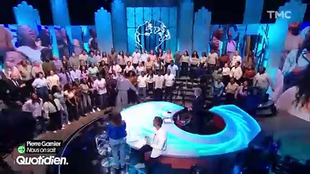 Extrait du passage de Pierre Garnier sur le plateau de "Quotidien" accompagnée du groupe Diamond gospel dont certains membres accusent la production de l'émission de racisme