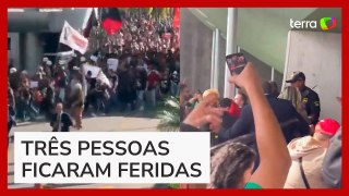 Manifestantes invadem Assembleia Legislativa do Paraná