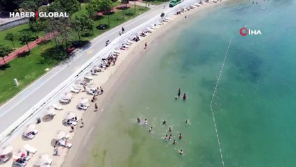İstanbul’da sıcaktan bunalan vatandaşlar soluğu denizde aldı