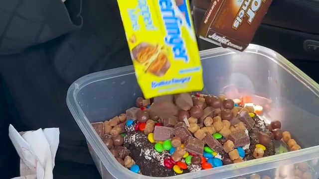 BURGER KING & BULDAK RAMEN RACE EATING COMPETITION! HUGE OREO ICE CREAM SUNDAE & FAIR FOODS 먹방