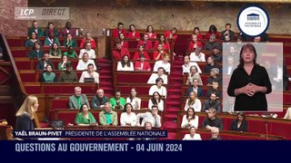 La députée LFI Rachel Keke brandit un drapeau palestinien dans l'hémicycle de l'Assemblée nationale