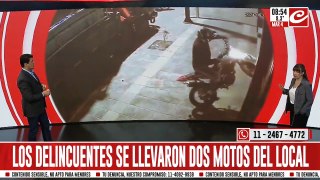 Rompieron los vidrios de una concesionaria y escaparon con una moto