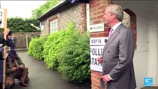 Royaume-Uni : le nationaliste Nigel Farage lance sa campagne sous les applaudissements