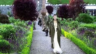 Dior présente sa collection Croisière 2025 au château de Drummond en Écosse