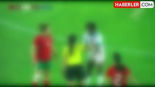 Galatasaraylı futbolcu, milli maçta rakibini yumrukladı
