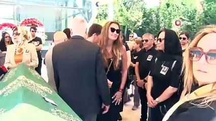 Ünlü sanatçı Fatma Karanfil son yolculuğuna uğurlandı