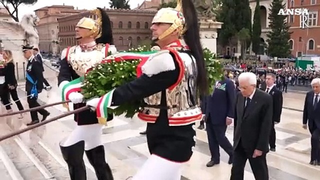 2 giugno, Mattarella depone una corona d'alloro all'Altare della Patria