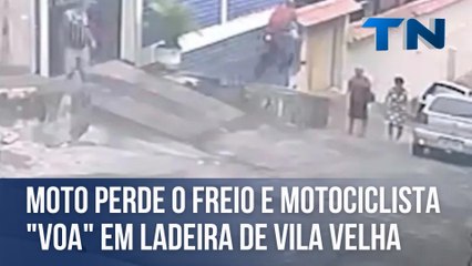 Moto perde o freio e motociclista "voa" em ladeira de Vila Velha