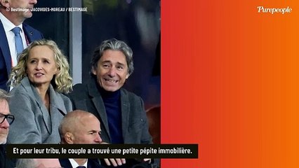 MAISON DE STARS Caroline Roux ouvre son appartement parisien, un cabinet de curiosités doté d'un objet "très laid"