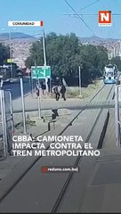Una camioneta quiso ganarle al Tren Metropolitano y terminó chocando