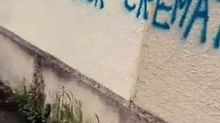 Témoignage choc : Homme d'origine maghrébine découvre un message haineux sur sa maison