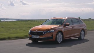 The new Skoda Octavia Combi in Phoenix Orange Driving Video