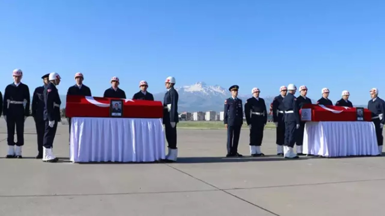 Kayseri’de düşen eğitim uçağında şehit olan Hava Pilot Albay Uğur Yıldız ve Albay Gökhan Özen için tören