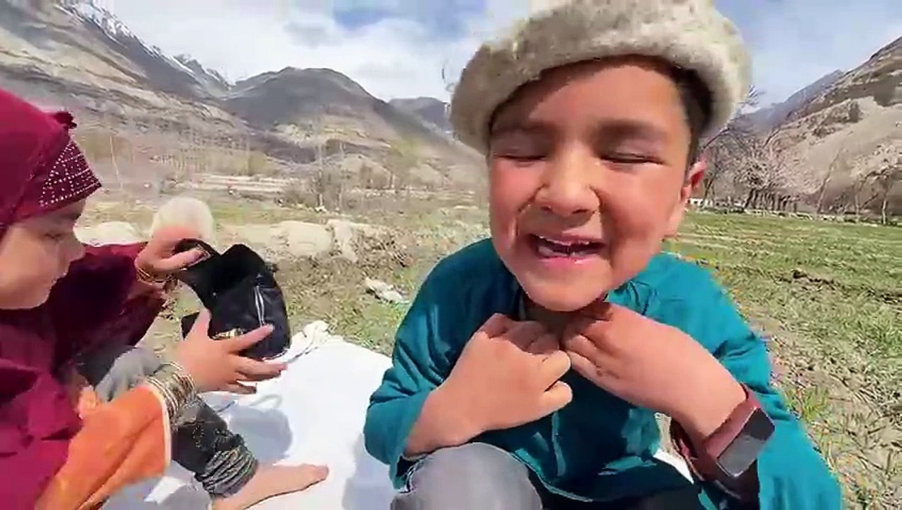 Etna Sara Eidi Kis Ne Dia. Muskan Ne  Note Faar Dia